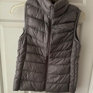 UNIQLO Nylon Puffy Vest Size Small